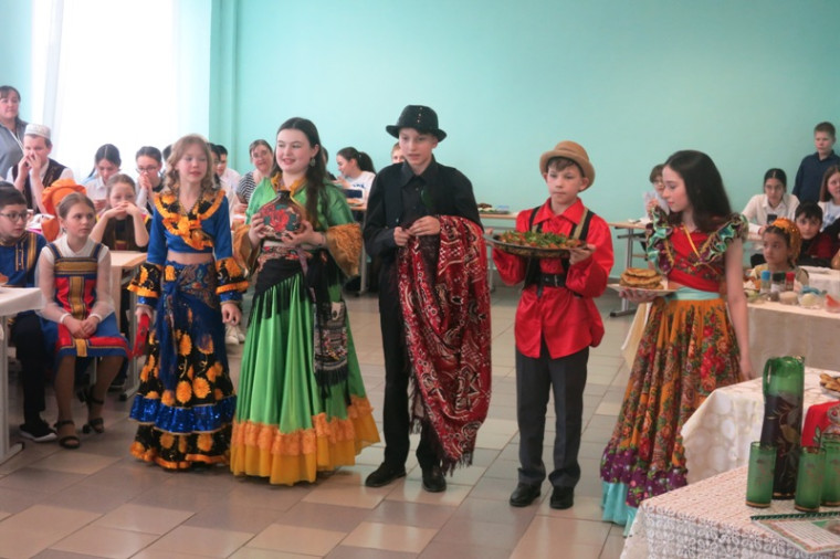 А это было вкусно: Фестиваль национальной кухни прошел в Талинской школе.